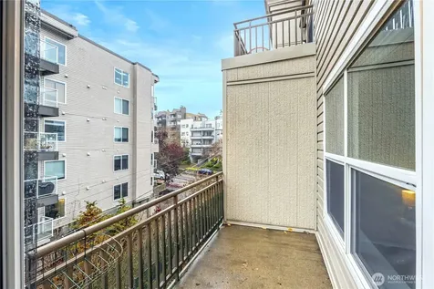 3221 SW Avalon Way Seattle WA 98126