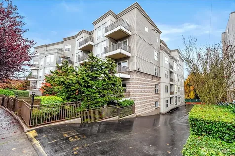 3221 SW Avalon Way Seattle WA 98126