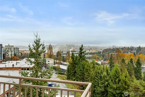 3221 SW Avalon Way Seattle WA 98126
