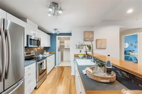 3221 SW Avalon Way Seattle WA 98126