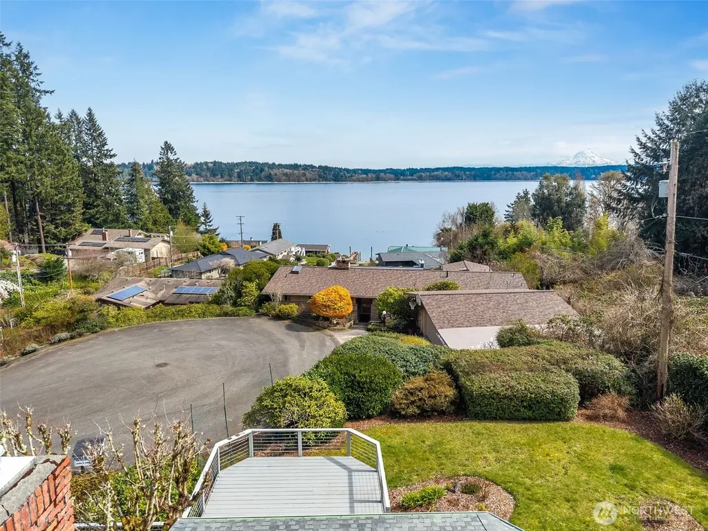 2121 Beverly Beach Drive NW Olympia WA 98502