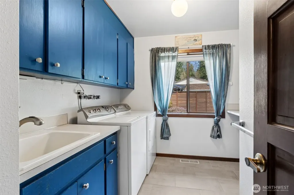 2121 Beverly Beach Drive NW Olympia WA 98502