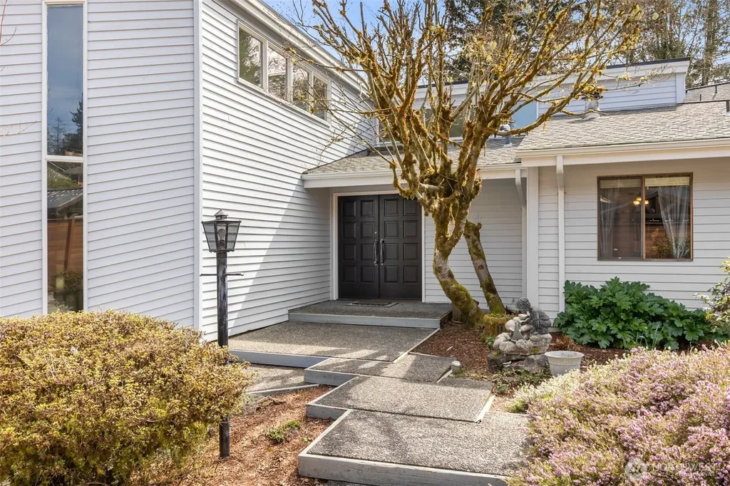 2121 Beverly Beach Drive NW Olympia WA 98502