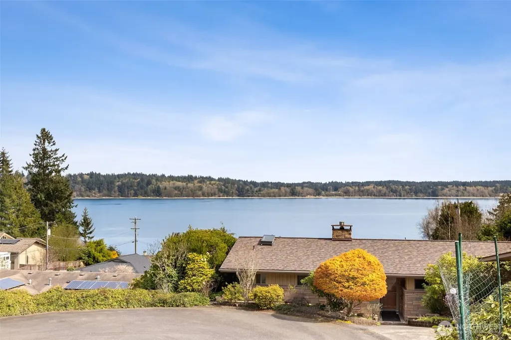 2121 Beverly Beach Drive NW Olympia WA 98502