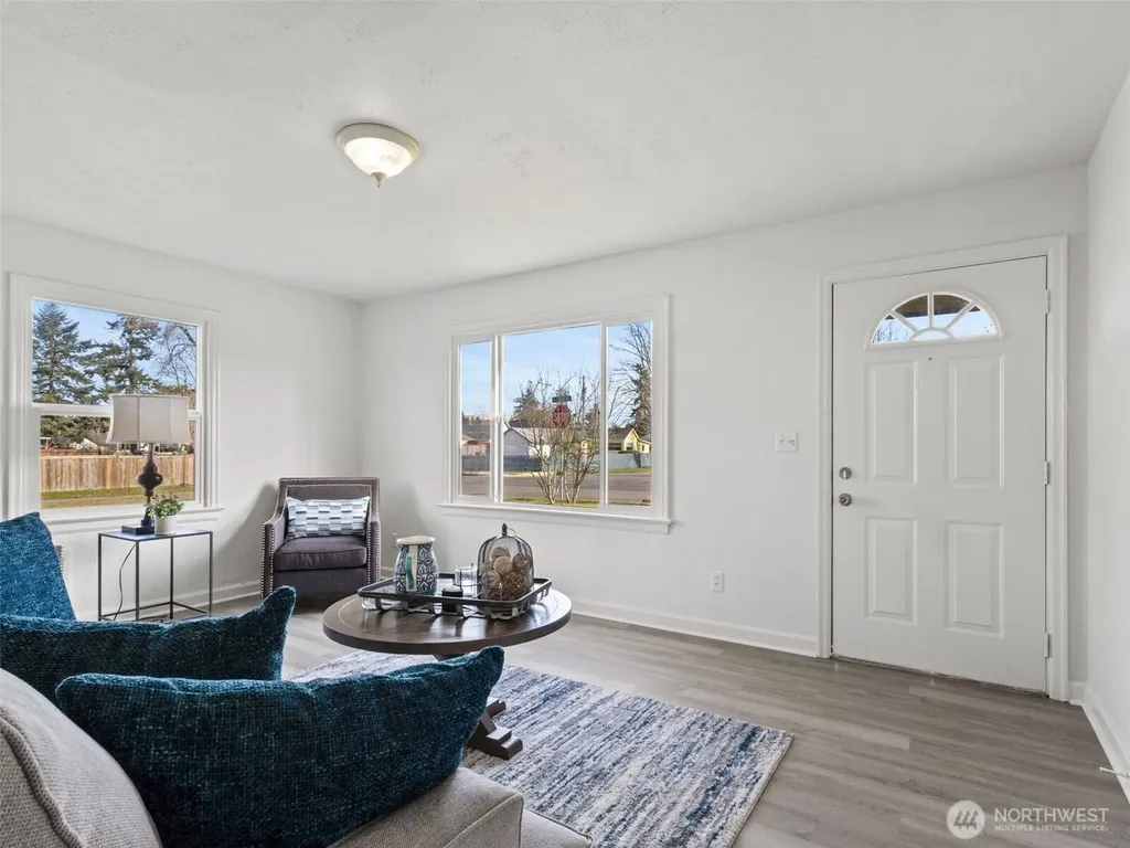 6802 S Oakes Street Tacoma WA 98409