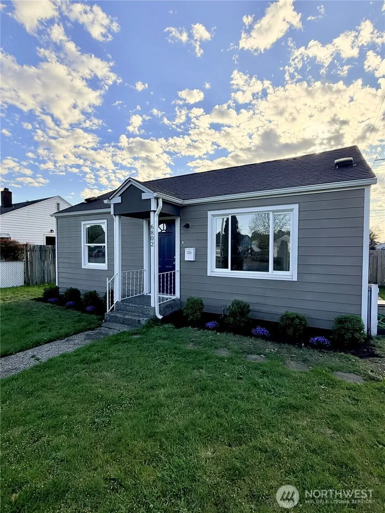 6802 S Oakes Street Tacoma WA 98409