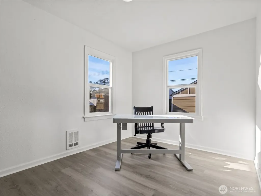 6802 S Oakes Street Tacoma WA 98409