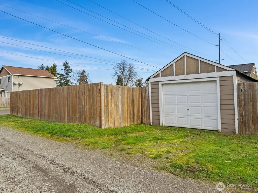 6802 S Oakes Street Tacoma WA 98409