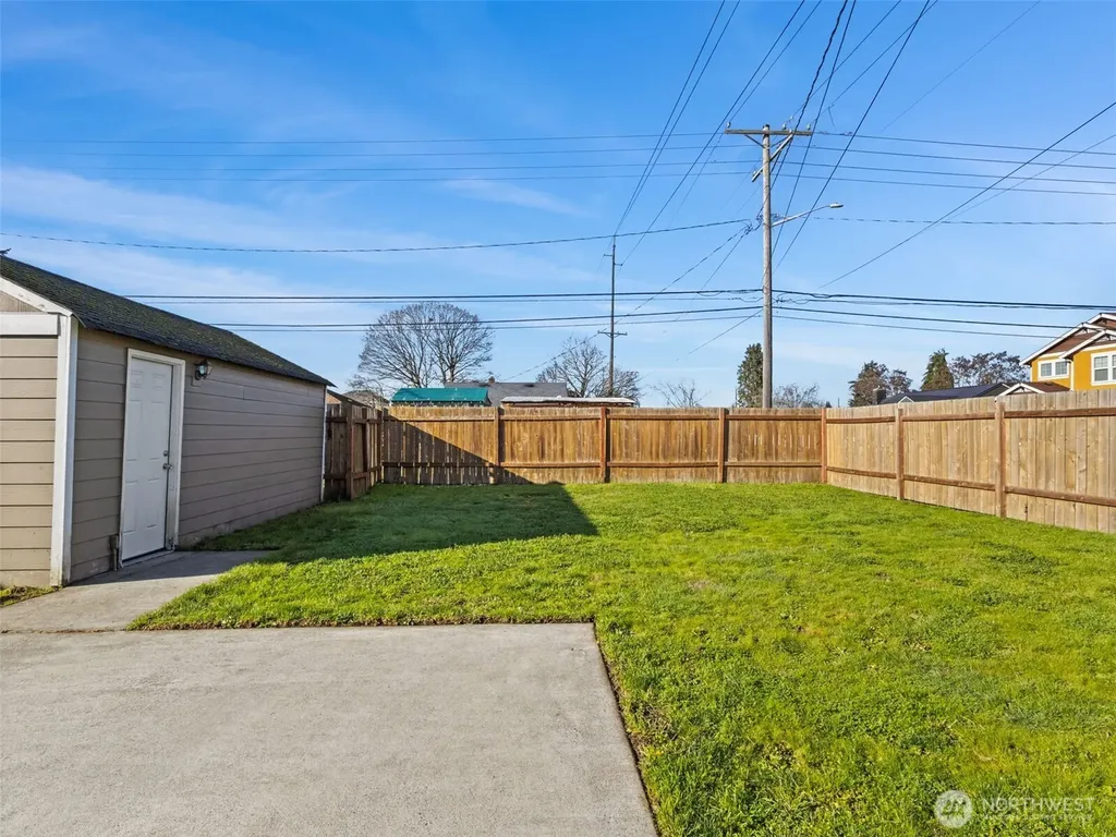 6802 S Oakes Street Tacoma WA 98409
