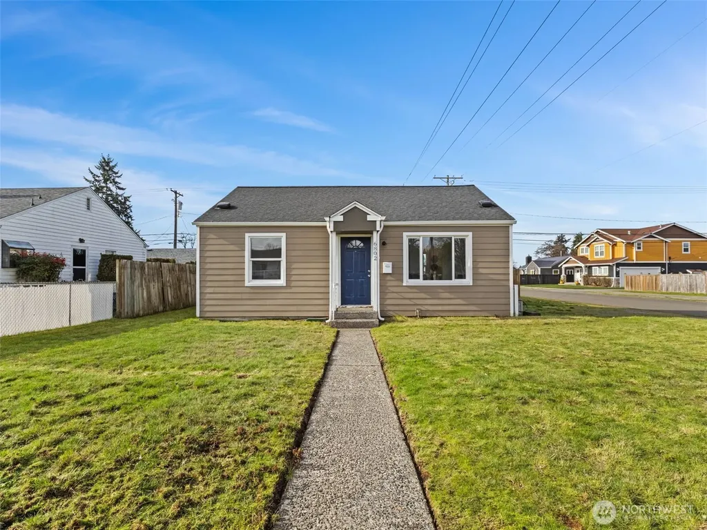 6802 S Oakes Street Tacoma WA 98409