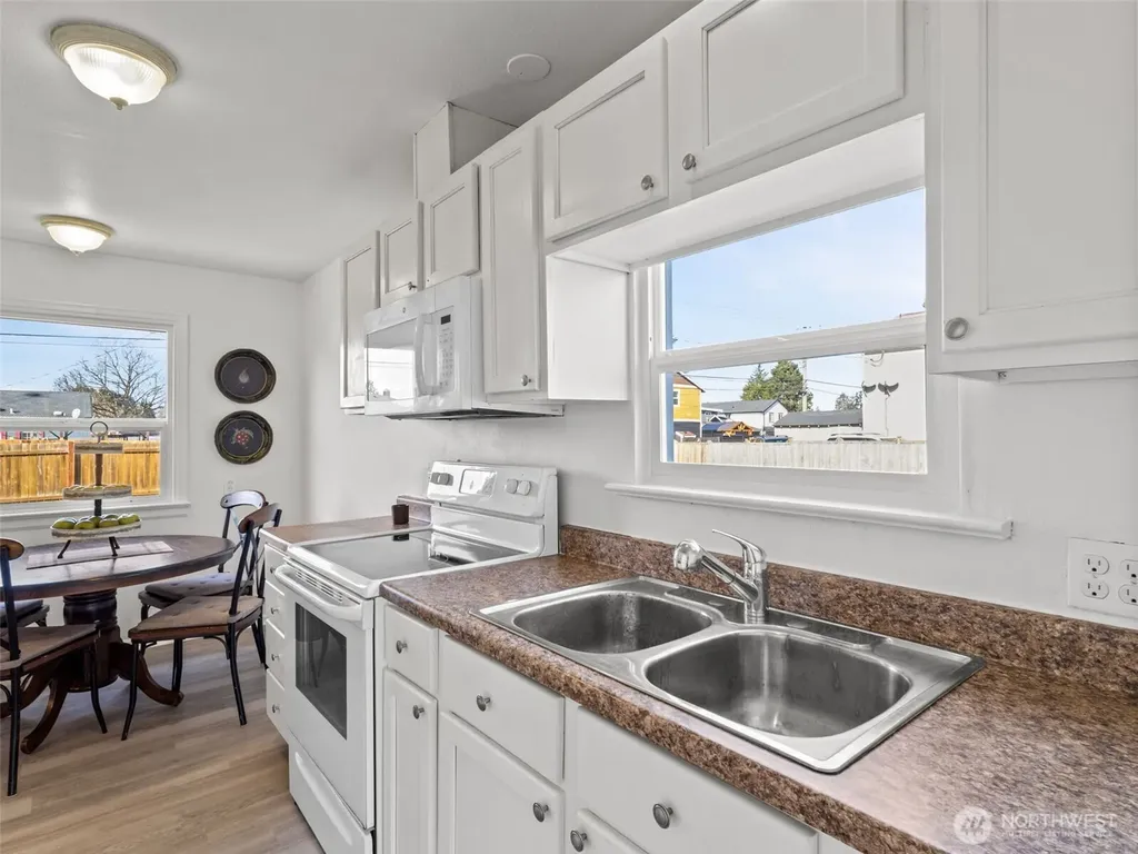 6802 S Oakes Street Tacoma WA 98409