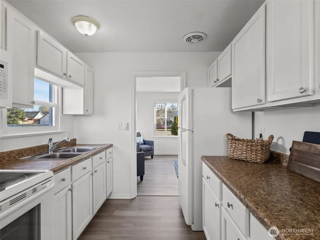 6802 S Oakes Street Tacoma WA 98409