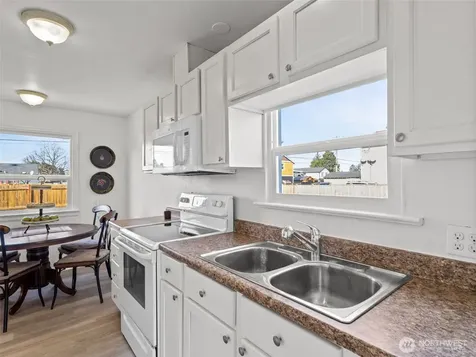 6802 S Oakes Street Tacoma WA 98409