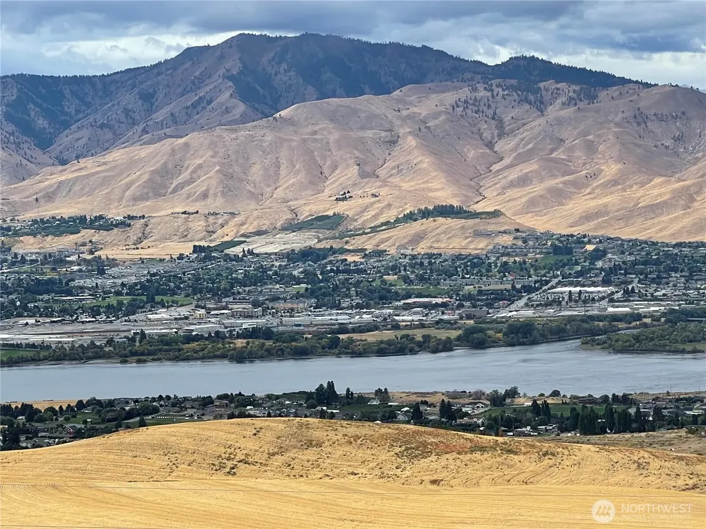 2025 Cougar Ridge Road East Wenatchee WA 98802