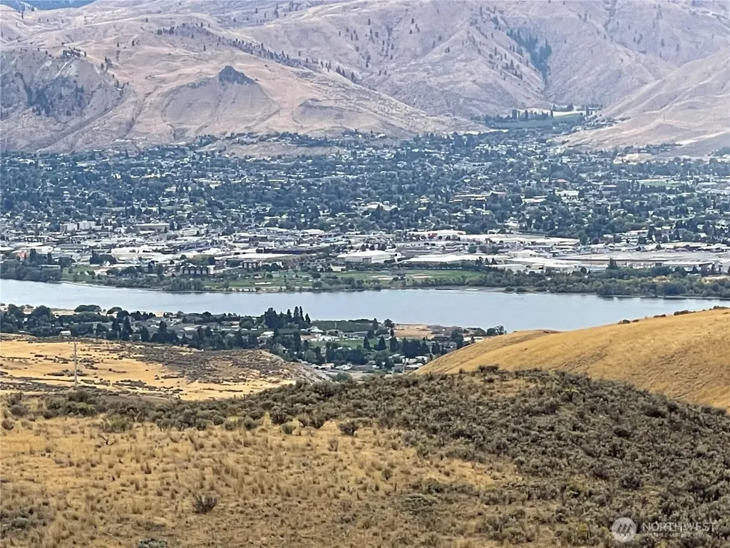 2025 Cougar Ridge Road East Wenatchee WA 98802