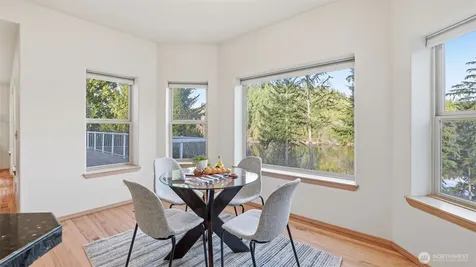 18432 W Lake Desire Drive SE Renton WA 98058