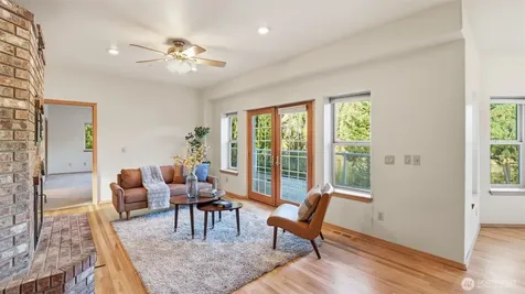 18432 W Lake Desire Drive SE Renton WA 98058