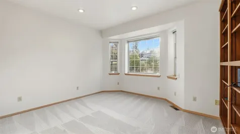 18432 W Lake Desire Drive SE Renton WA 98058