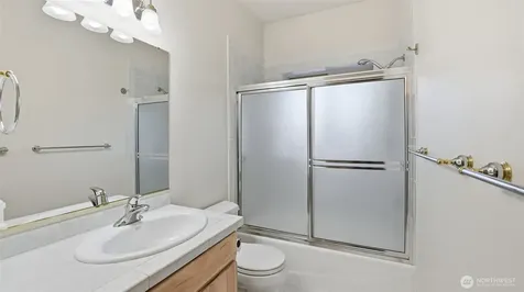 18432 W Lake Desire Drive SE Renton WA 98058