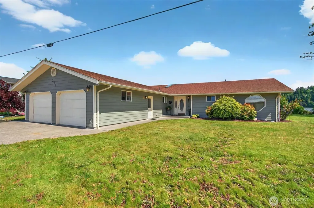 293 State Route 409 Cathlamet WA 98612