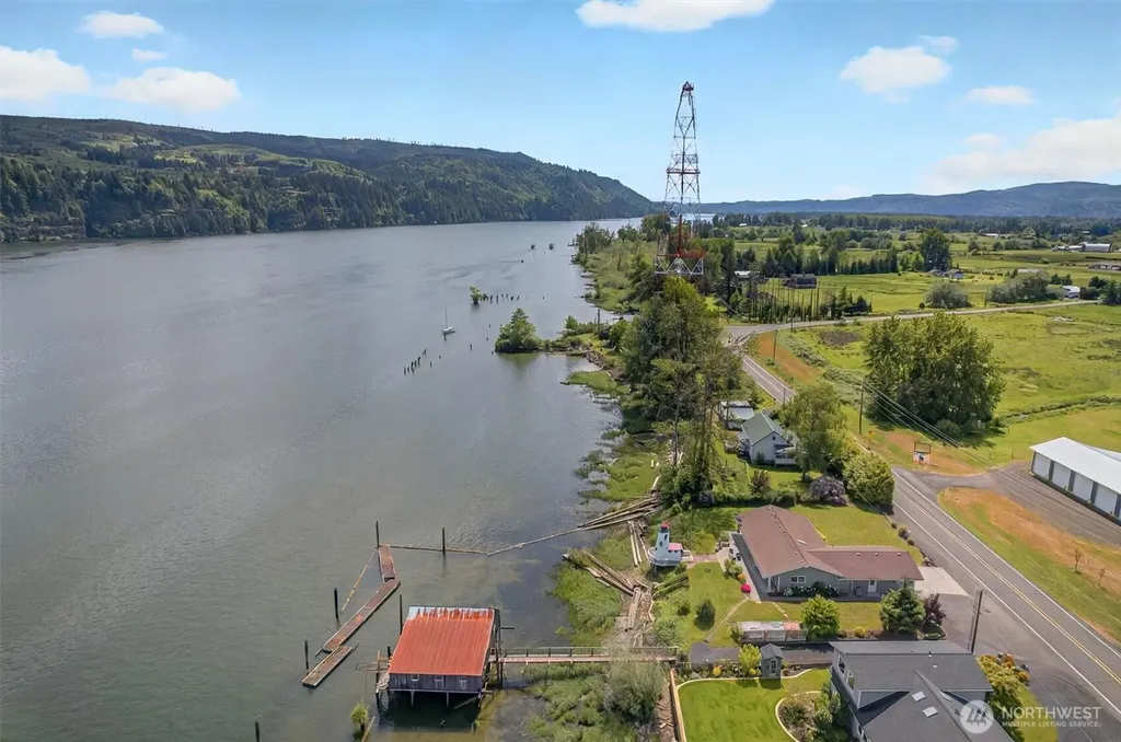 293 State Route 409 Cathlamet WA 98612