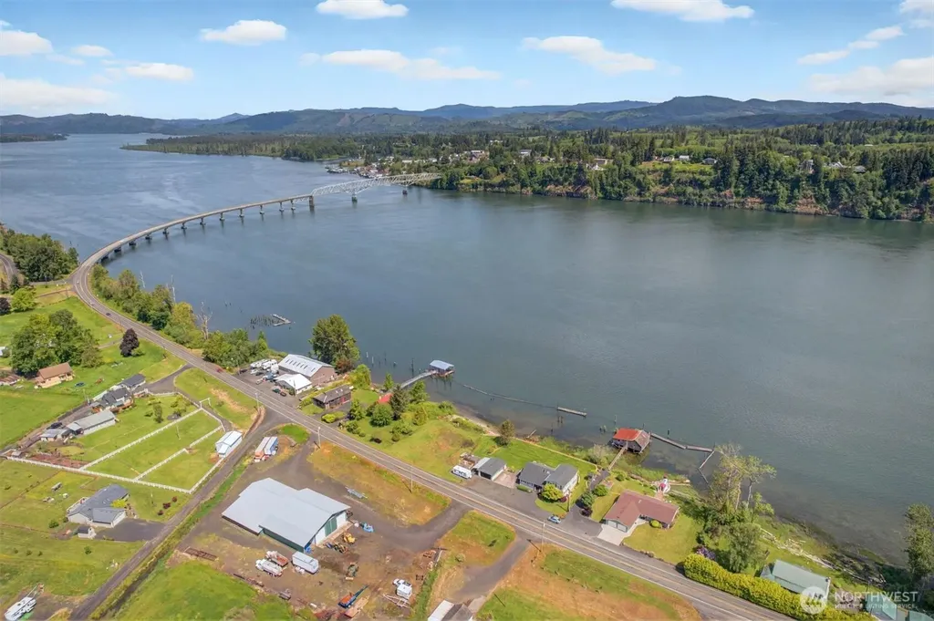 293 State Route 409 Cathlamet WA 98612
