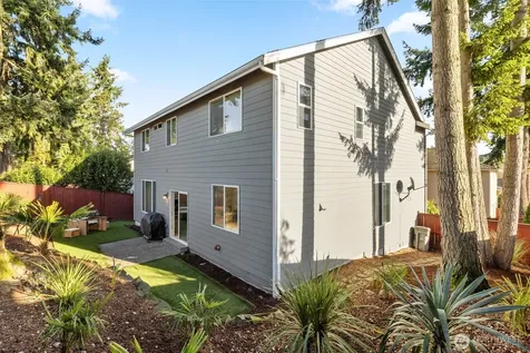 2017 NE 24th Place Renton WA 98056