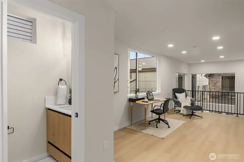 1123 10th Avenue E Seattle WA 98102