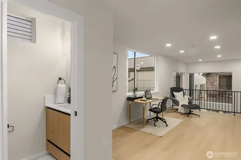 1123 10th Avenue E Seattle WA 98102