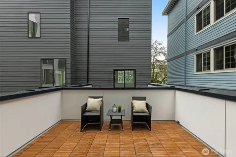 1123 10th Avenue E Seattle WA 98102