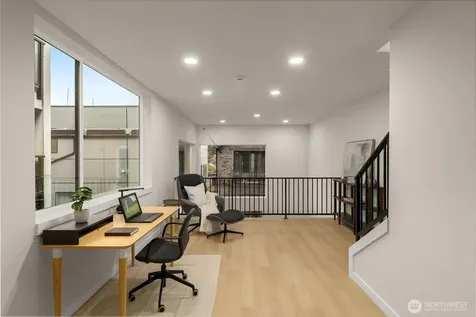 1123 10th Avenue E Seattle WA 98102
