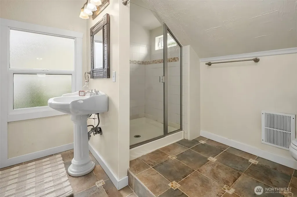 347 NW 52nd Street Seattle WA 98107