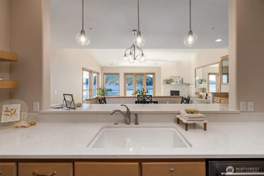 2401 Skyline Way Anacortes WA 98221