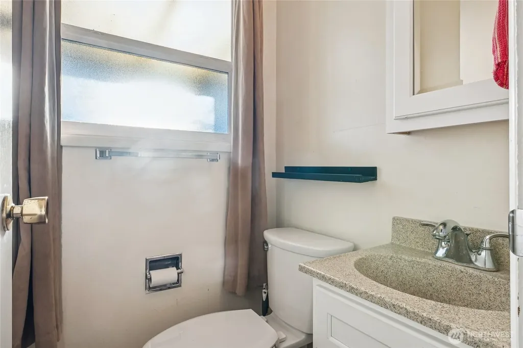 406 Dupont Avenue Dupont WA 98327