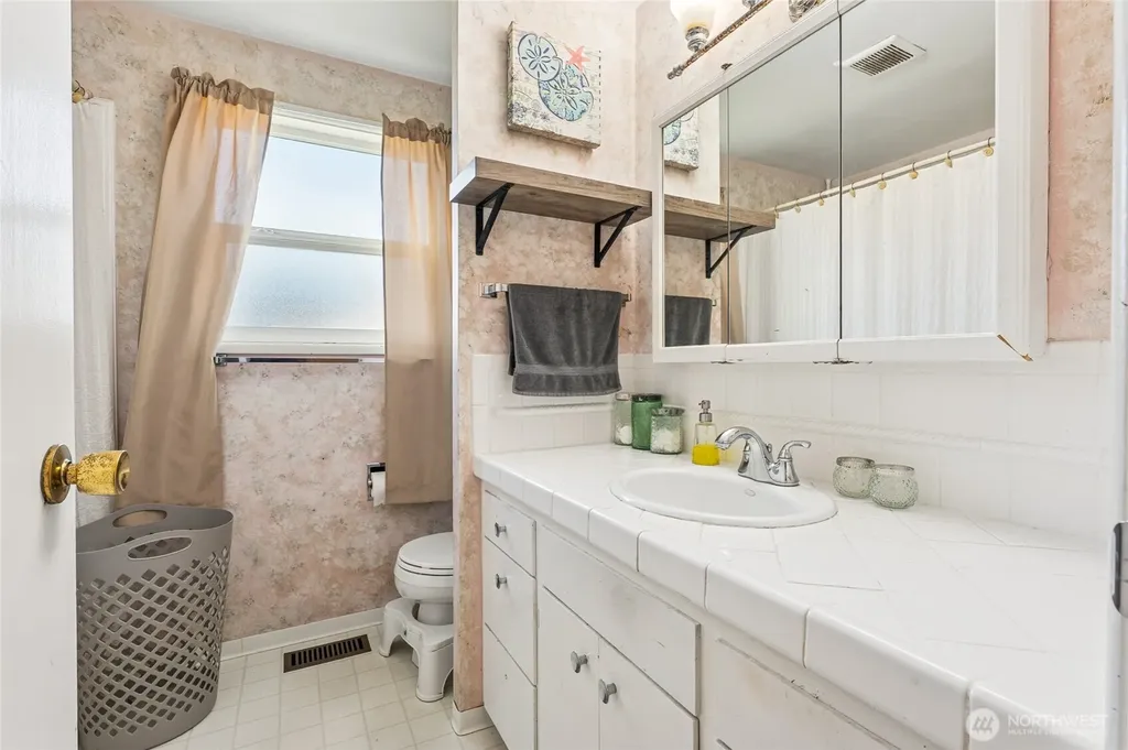 406 Dupont Avenue Dupont WA 98327