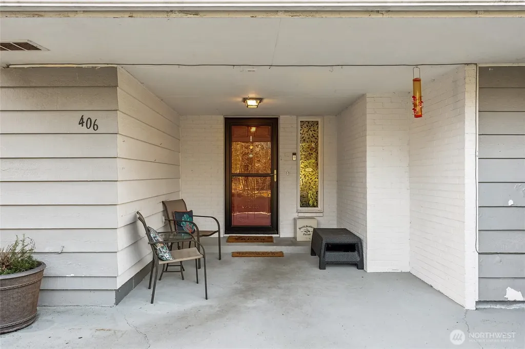 406 Dupont Avenue Dupont WA 98327