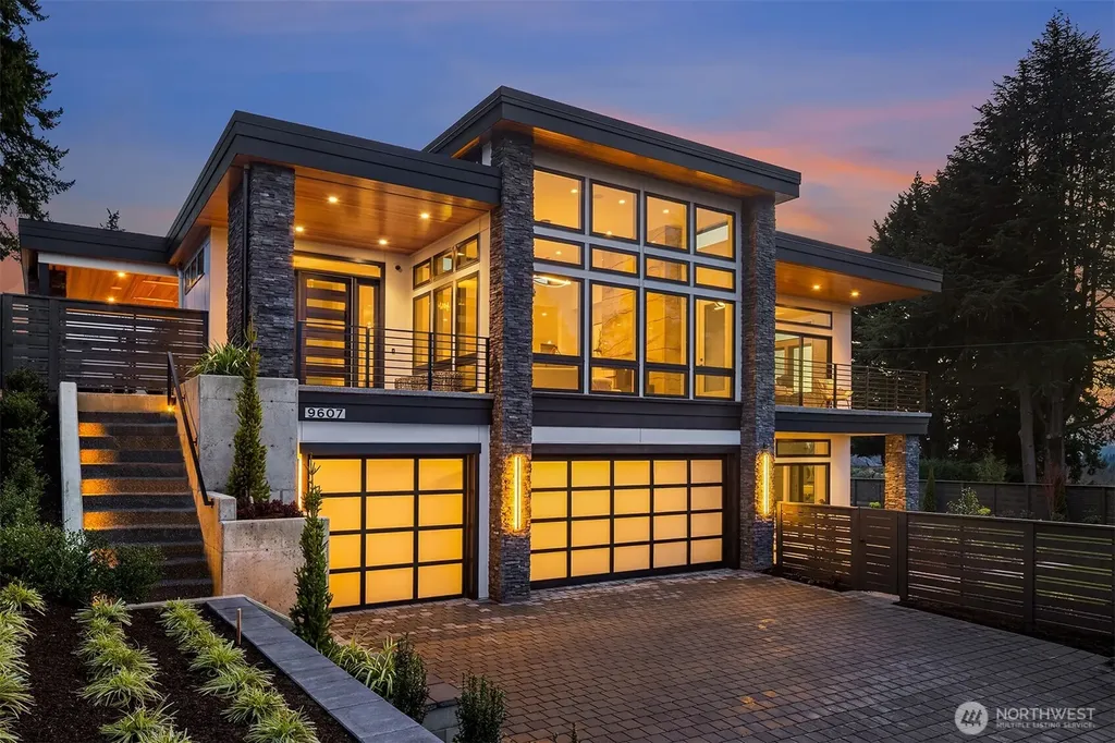 9607 NE 30th Place Clyde Hill WA 98004