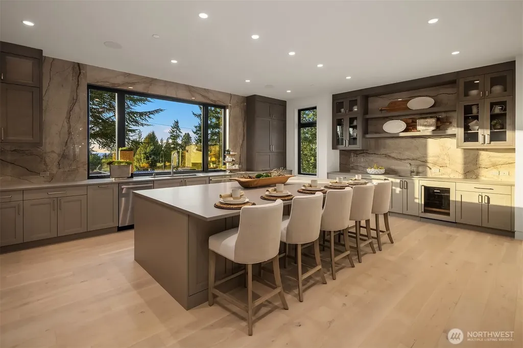 9607 NE 30th Place Clyde Hill WA 98004