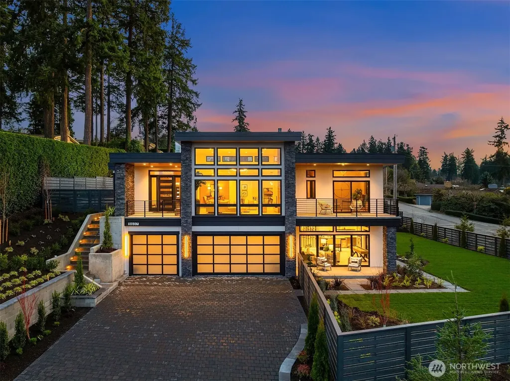 9607 NE 30th Place Clyde Hill WA 98004