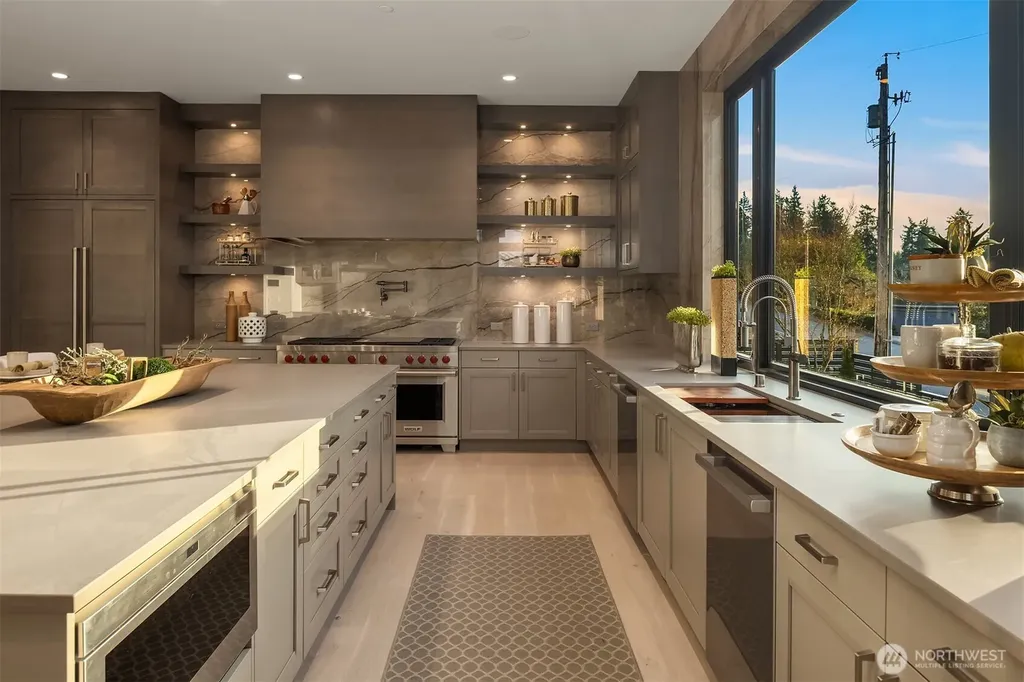 9607 NE 30th Place Clyde Hill WA 98004