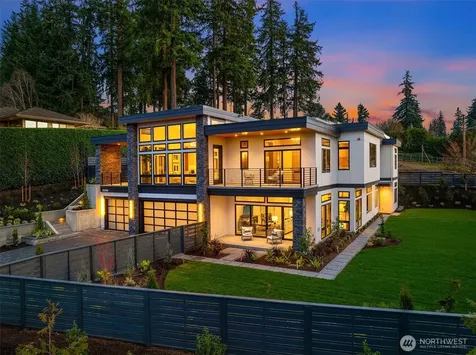 9607 NE 30th Place Clyde Hill WA 98004