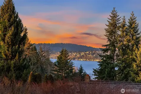 9607 NE 30th Place Clyde Hill WA 98004