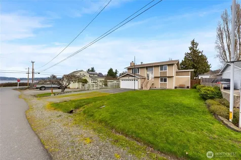 809 NE Perkins Street Coupeville WA 98239