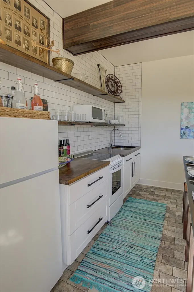 577 Sand Dune Avenue SW Ocean Shores WA 98569