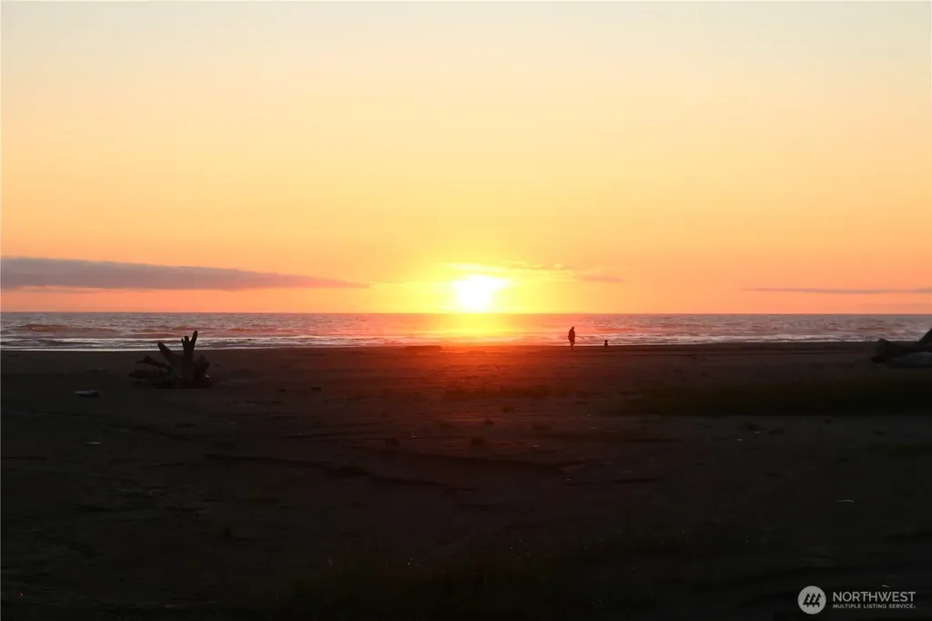 577 Sand Dune Avenue SW Ocean Shores WA 98569