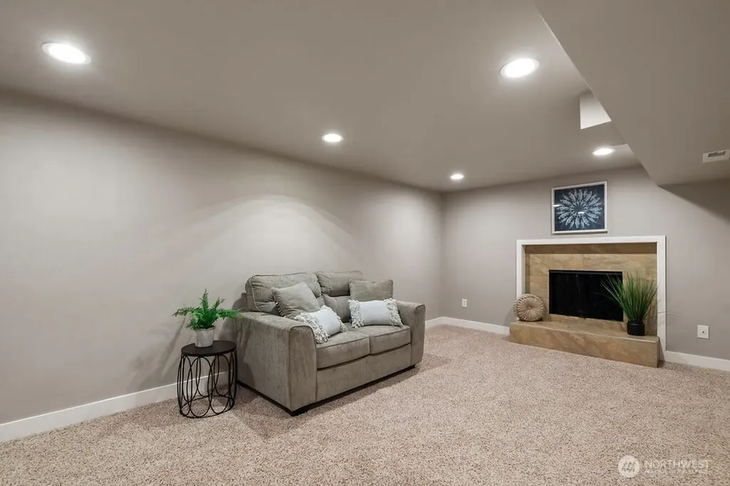 18331 38th Avenue S Seatac WA 98188
