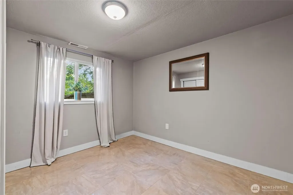 18331 38th Avenue S Seatac WA 98188