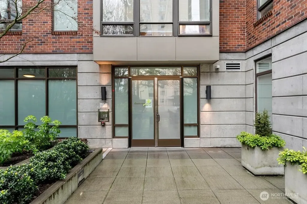 4547 8th Avenue NE Seattle WA 98105