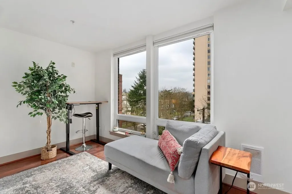 4547 8th Avenue NE Seattle WA 98105