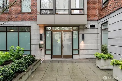 4547 8th Avenue NE Seattle WA 98105